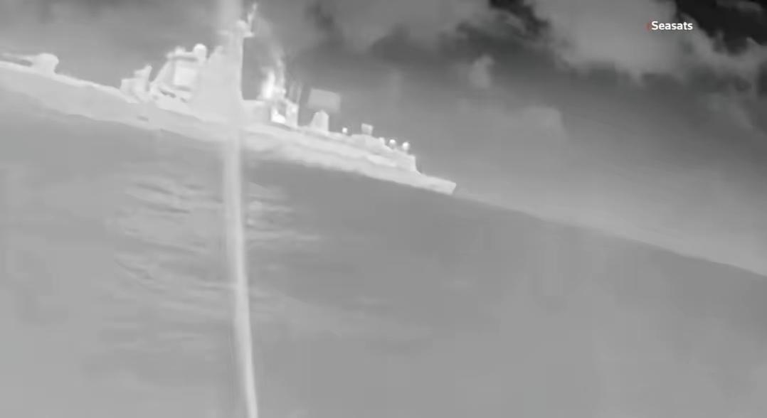 南海出事了，美军无人艇隐藏吕宋岛附近海域，悄然接近发现1艘052D导弹驱逐舰！距