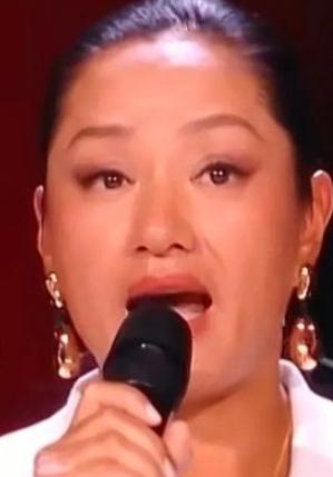 在《乘风2026》初舞台直播的投票环节，瞿颖因难以抉择选手去留而情绪崩溃，说出了