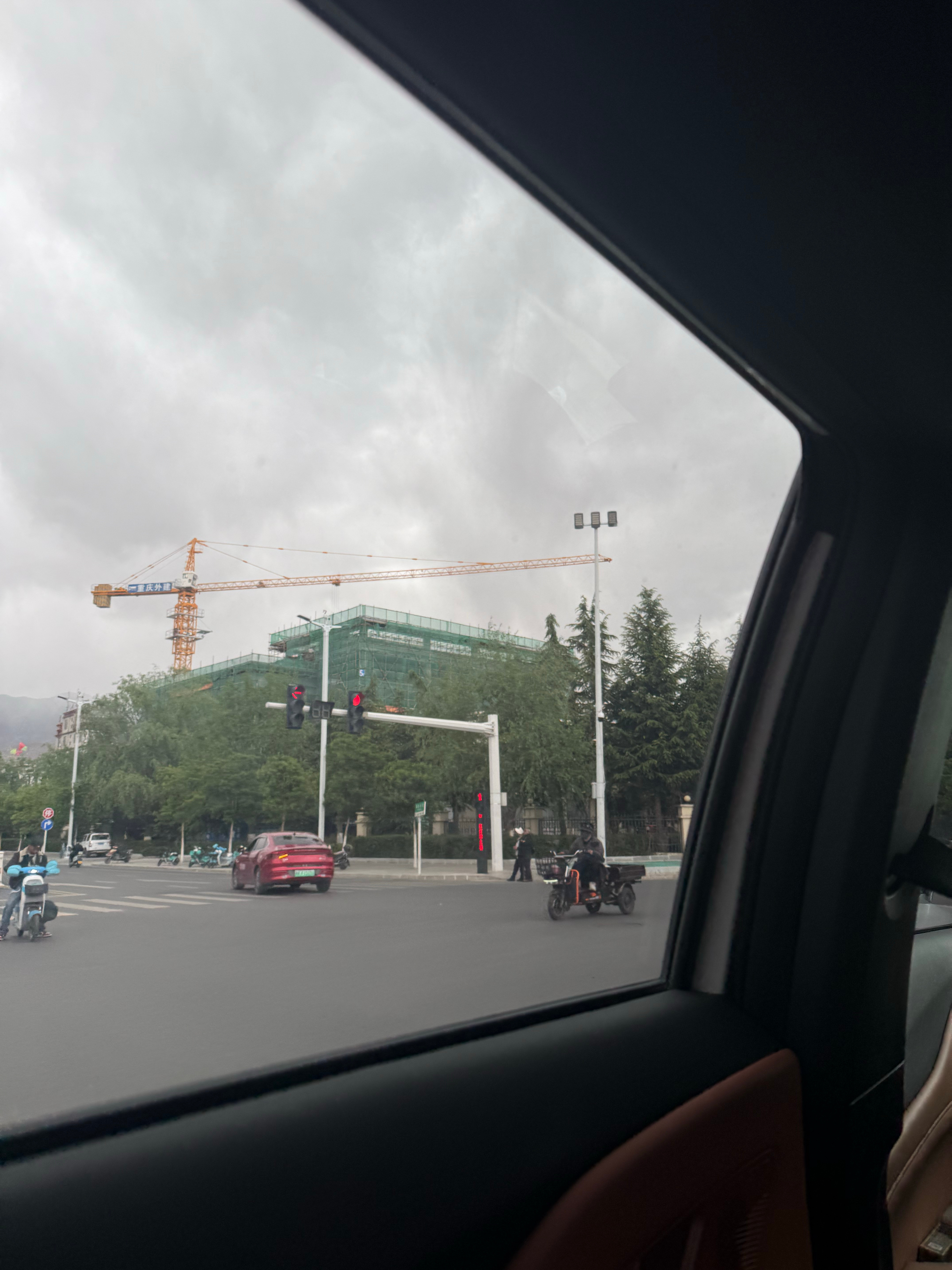 西藏也下雨了，听说广州深圳那边都淹了暴雨为啥来得这么猛拉萨