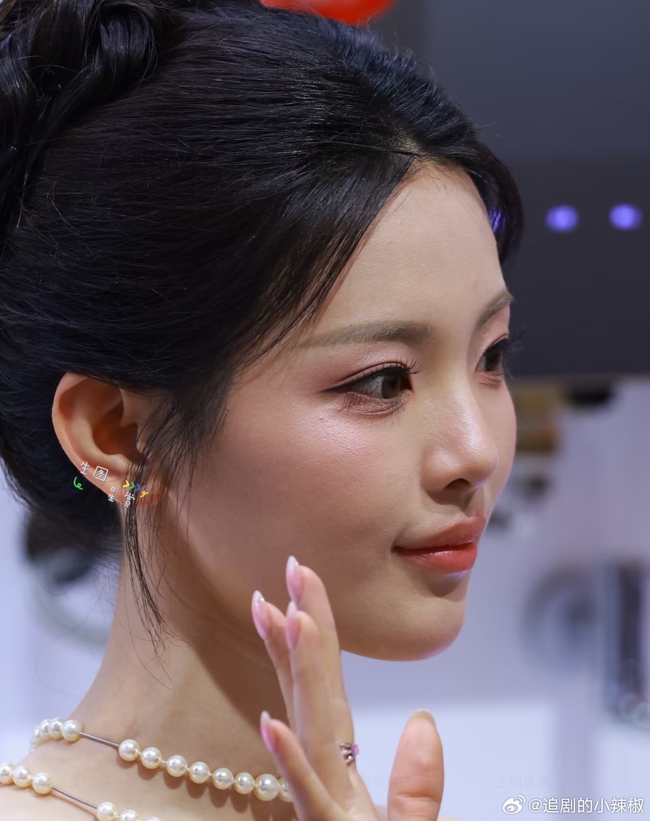 杨超越真实生图，脸上一颗小痘痘都看得见什么水平？