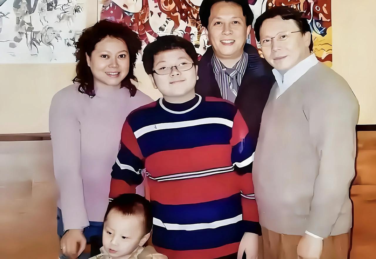 73岁唐国强闯入短剧赛道，只因家中二儿子需要照料73岁的唐国强最近闯入短剧