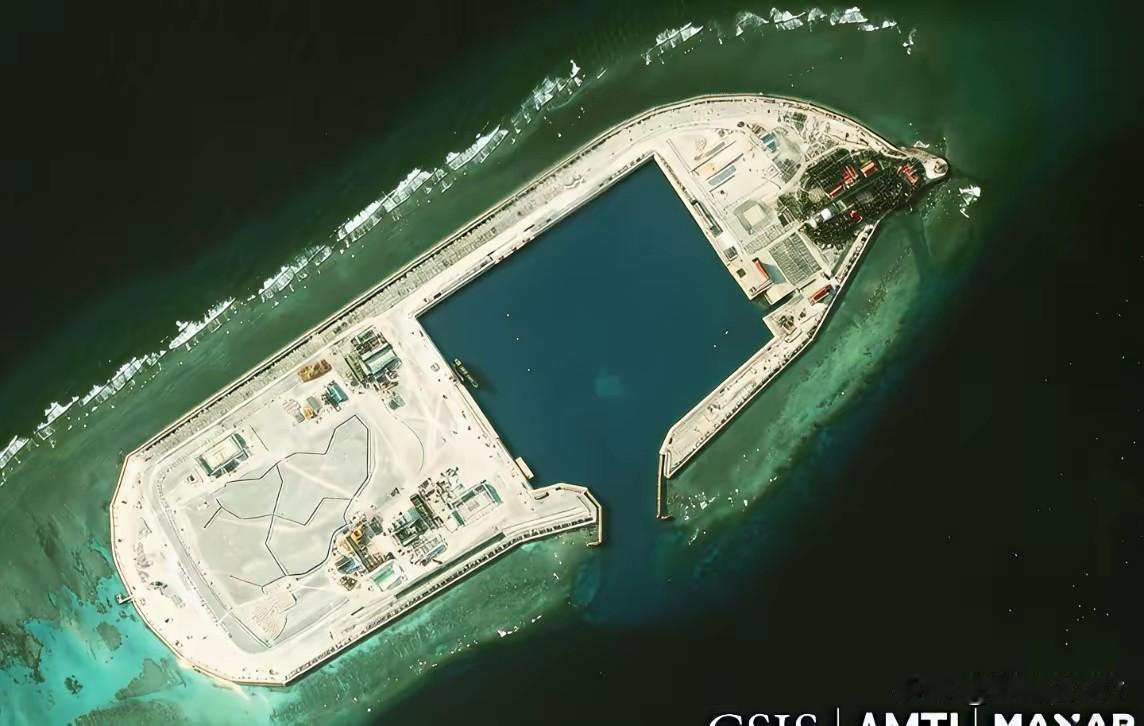 南海问题里，越南这波操作真挺让人无语。它成了最大得利方，在二十多个岛礁搞大规模填