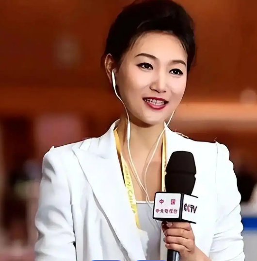 李梓萌说，现在46岁了，还是租房住、没结婚。来北京二十多年一直租房，不是买不起房