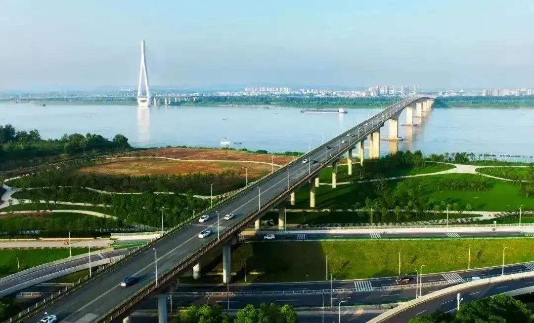 黄石长江大桥要大变样了！这座1995年底就通车的老桥，跑了快30年，现在车流量太