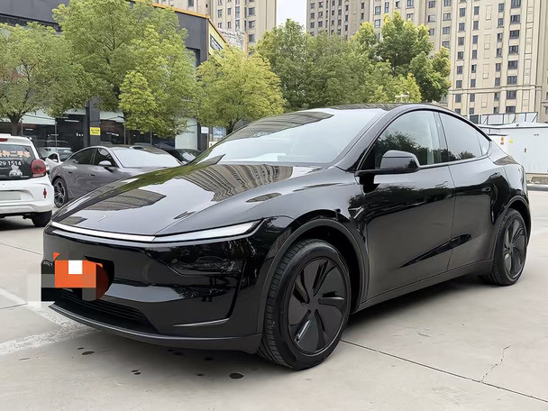 特斯拉modelY25年10月牌，长续航全轮版