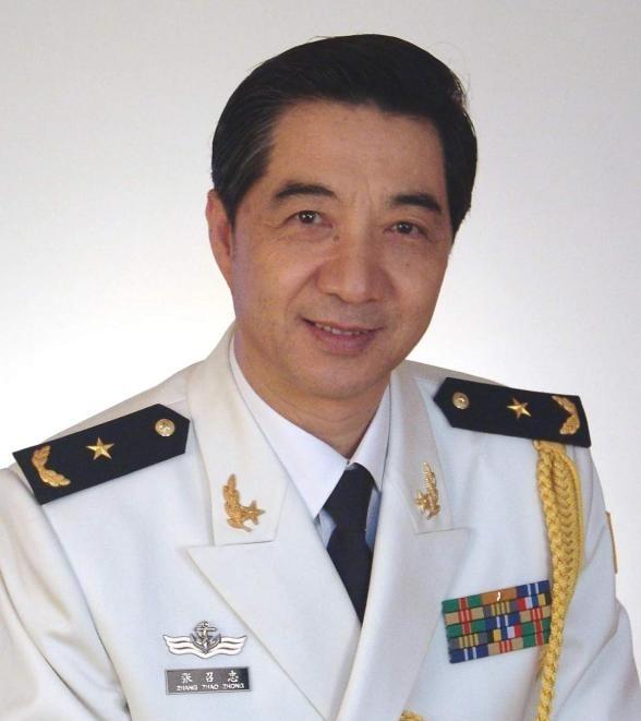 当年特朗普刚当选总统，局座张召忠就开玩笑说过，要是让他连着干当年特朗普刚当选总统