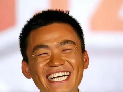 2004年的时候，冯小刚给王宝强打电话说：“我是冯小刚，想请你拍电影。”王宝强直