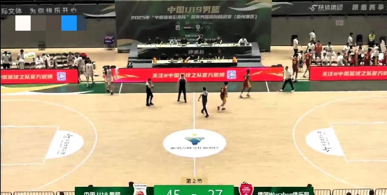 男篮国青历史首次三位混血球员，在热身赛同时登场，分别是：冯奥：母亲是非洲人，父