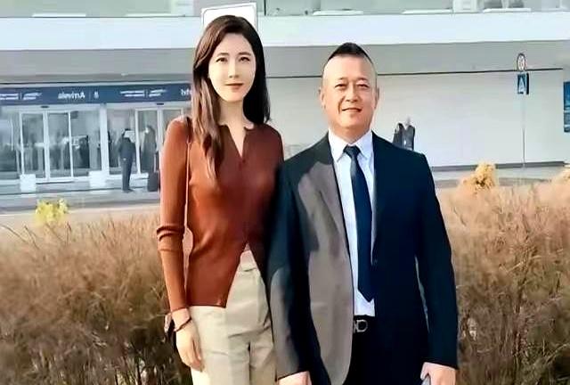 49岁，被镜头定格时仍美丽大方。她被誉为“两百年难遇的美人”，年轻时确实靠美貌