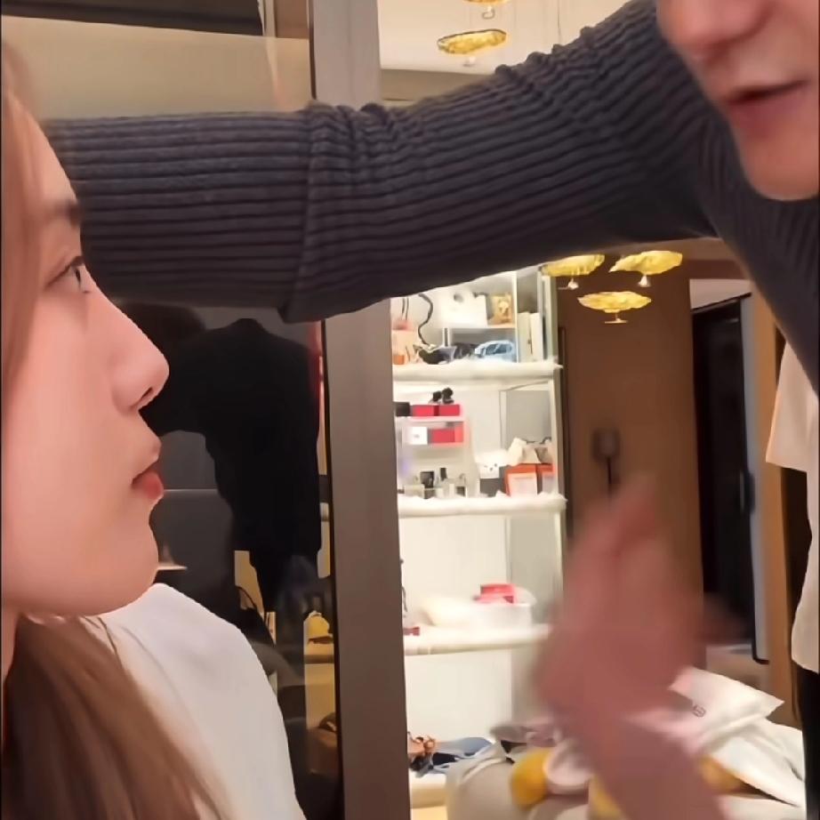 大家都在吃瓜，我的注意力却不在黄子韬身上，也不在徐艺洋身上，而在他们家的装修