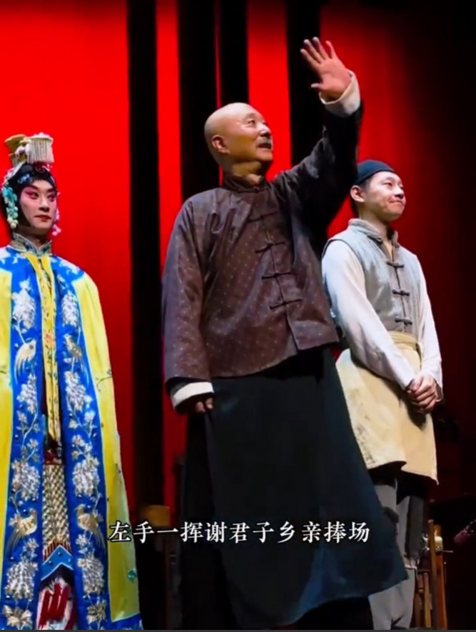 宁可台上鞠躬1000次，绝不台下低头1次！《戏台》话剧版出来10年了，总计演