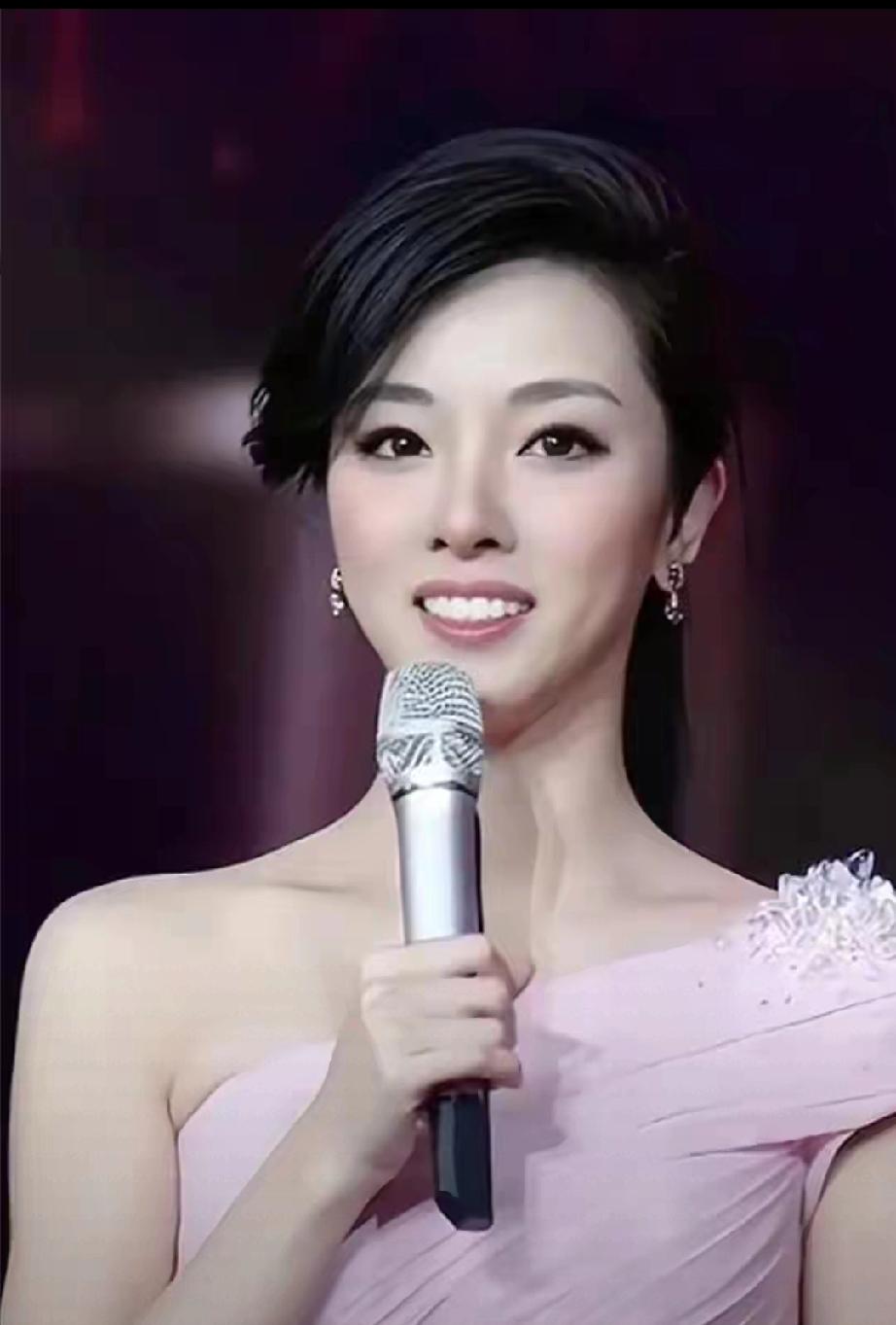 离开央视2年，李思思现状惹人唏嘘！任鲁豫的话终于应验了曾9次登顶