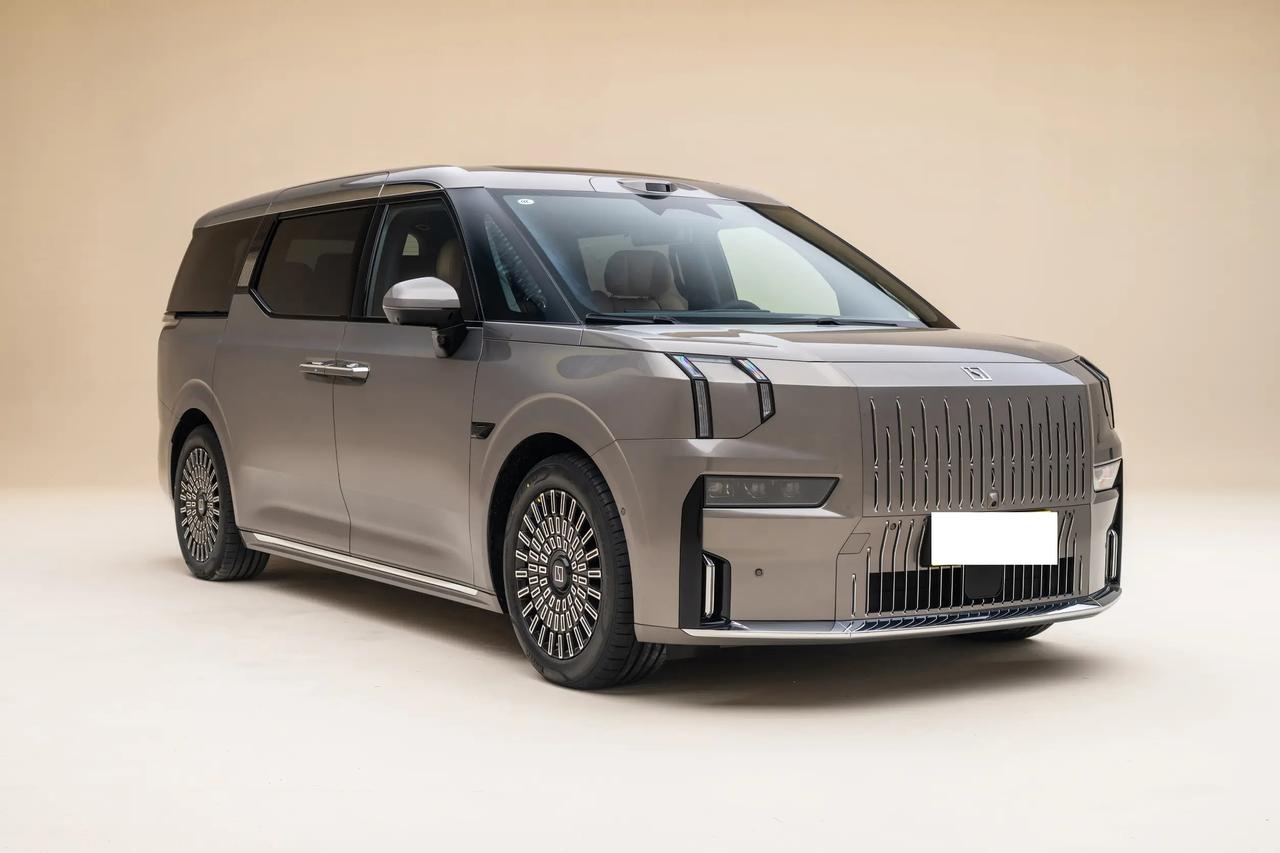 👀新款极氪ZEEKR009的外观这次属于“懂的人会看门道”。大改没有，小修