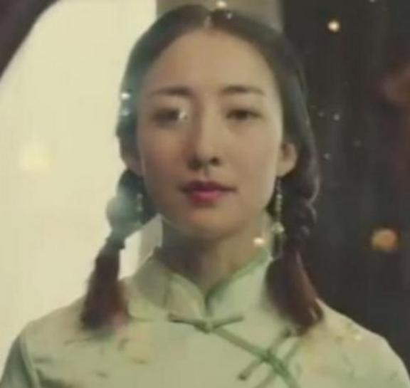 1926年，剥皮将军张宗昌终于如愿以偿，霸占了美人陈佩瑜，新婚之夜，张宗昌下令把
