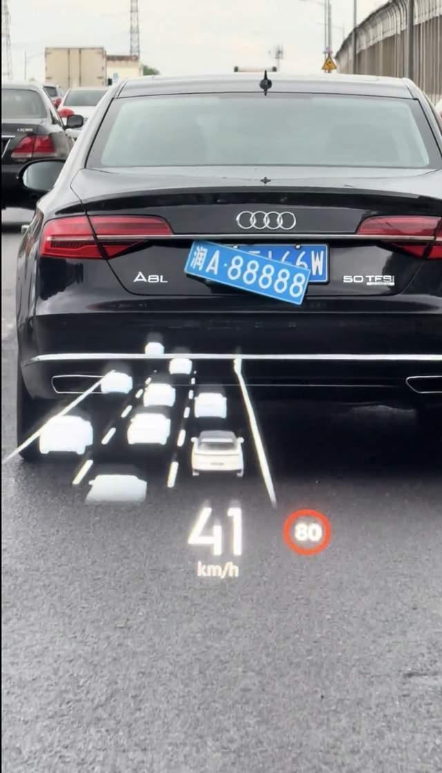 无视法规肆意妄为，不装了！6月19日11时04分，长沙中岭立交桥一辆黑色奥迪悬