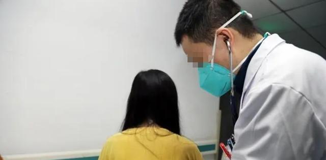 浙江杭州，一女子下体不适，便到医院挂了急诊做阴超。B超室只有一位男医生，检查过程
