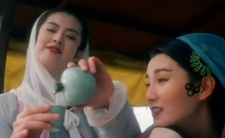 1993年，徐克兴奋地给巩俐打电话：“《青蛇》要开拍了，想请你来演白蛇，梅艳芳演