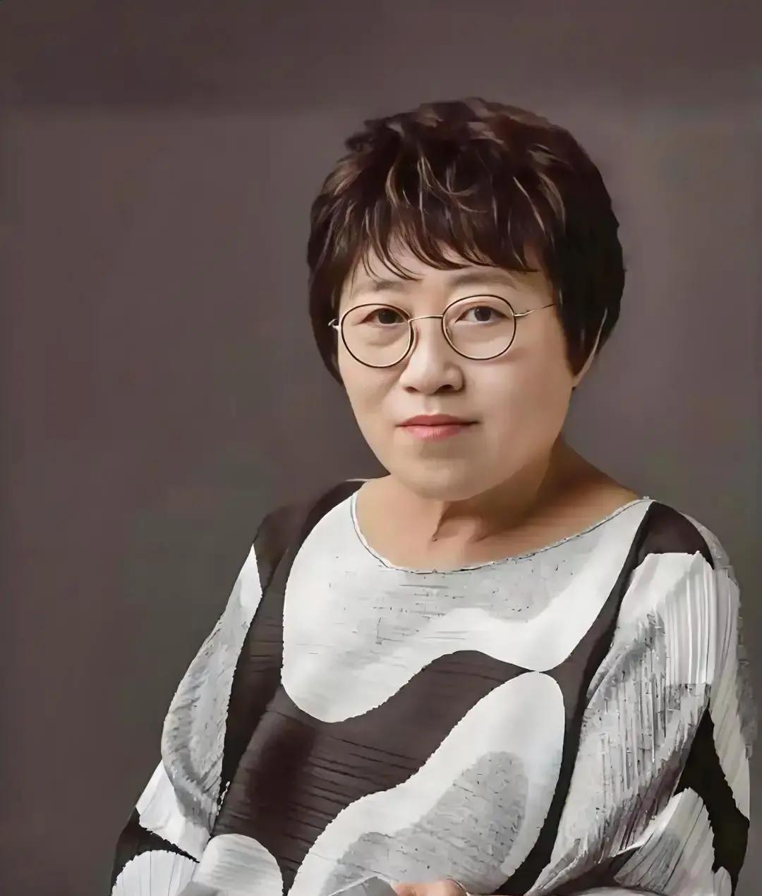 女人吸引男人的顶级方式，不是颜值也不是主动很多姑娘谈恋爱总踩同一个坑：恨不得