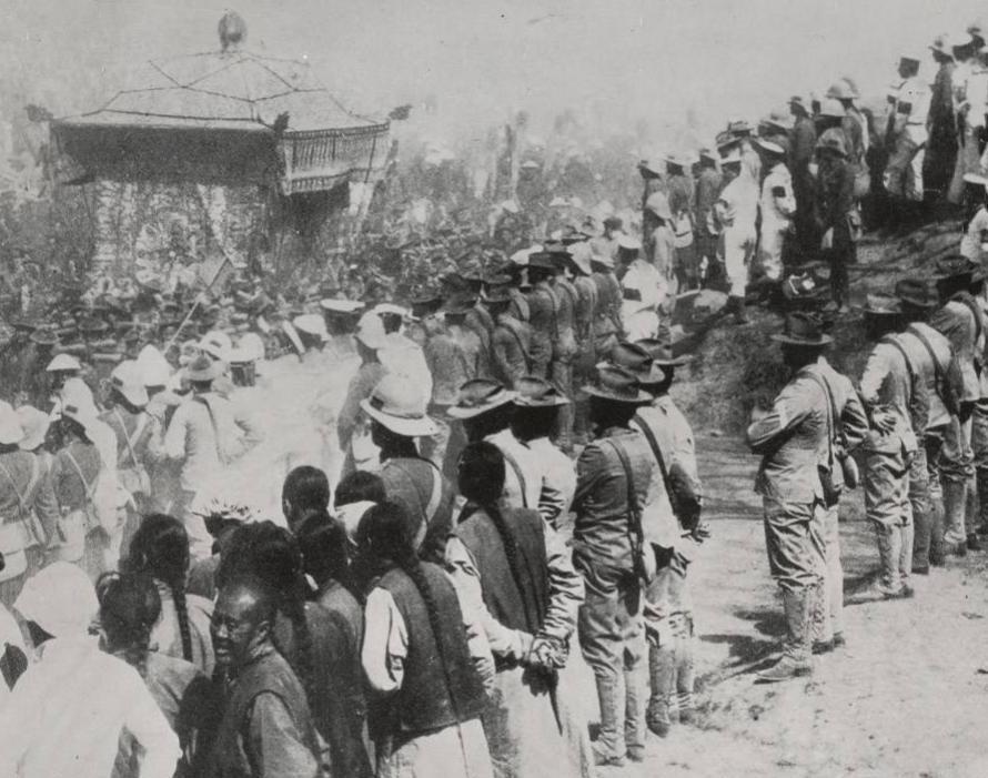 1909年光绪皇帝出殡送往清西陵，沿途百姓冷漠围观，无人下跪表达哀悼，这到底为何