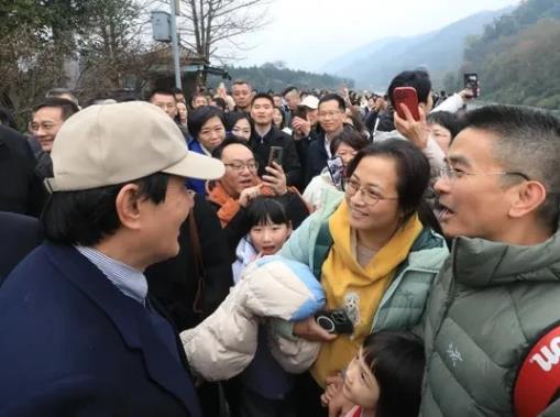 马英九昨天参访四川省<em>都江堰水利工程</em>时表示，<em>都江堰</em>是由战国时期秦国蜀郡郡守李冰及其