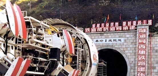1997年，中国修建秦岭隧道，向德国购买盾构机，德国当时十分傲慢：3.5亿一台，