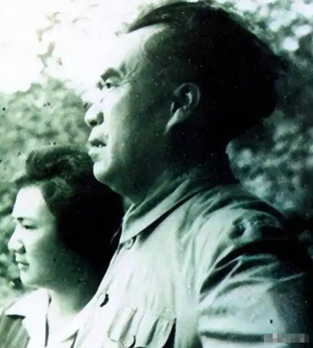 1983年9月24日，天津人民体育馆，一声枪响，一个26岁的年轻人倒在了刑场上。