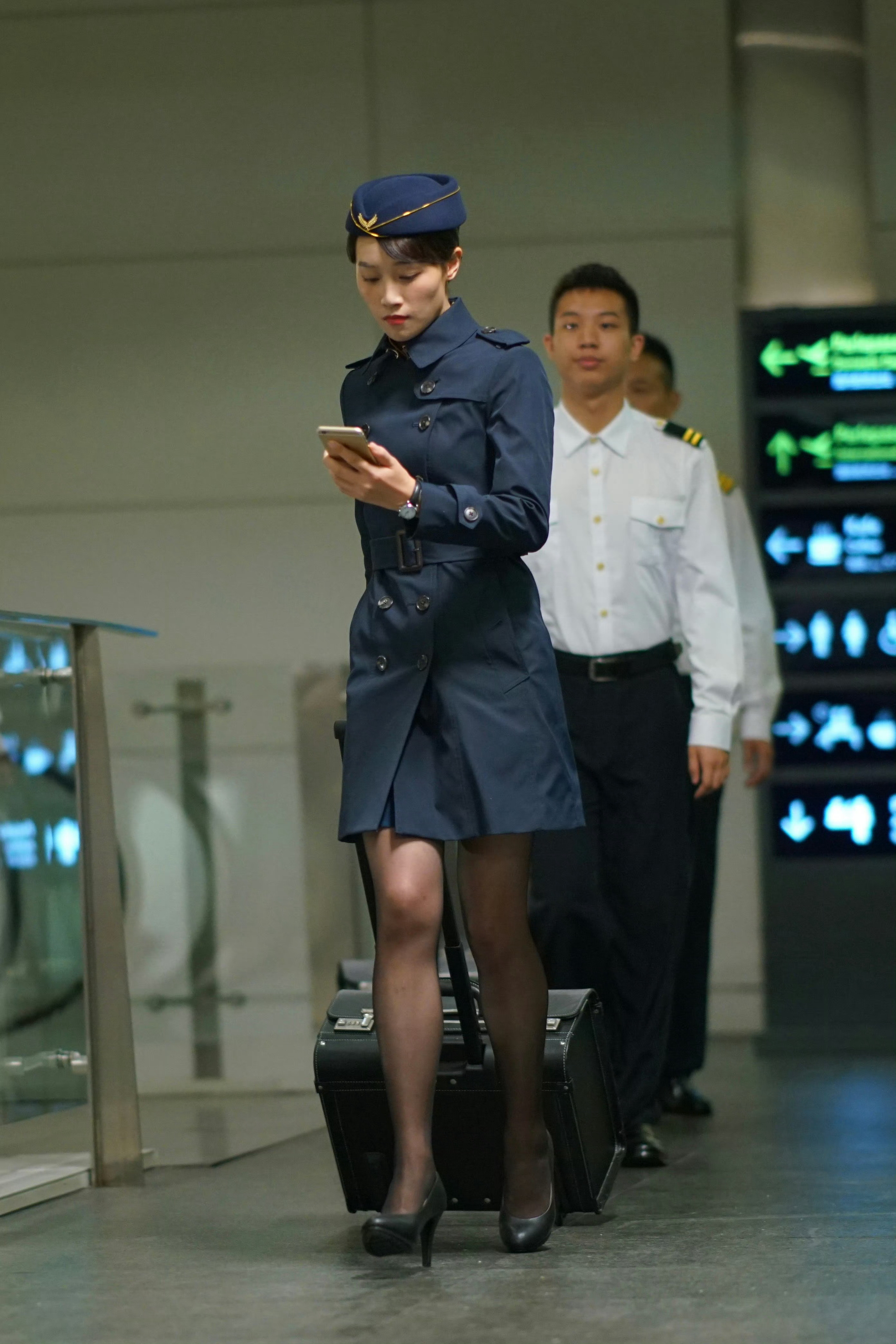 蓝盈莹🩵•空姐制服剧照，黑丝启动🛫​​​
