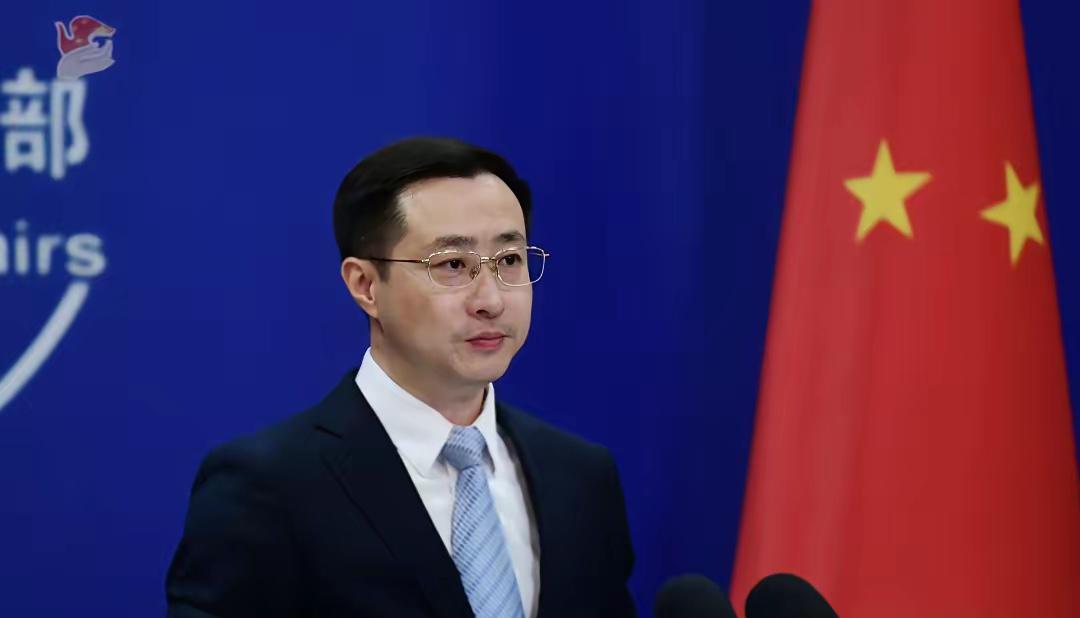 中国对日发布40天军演航行通告！这招看着是敲打日本，其实是在断赖清德的“后路
