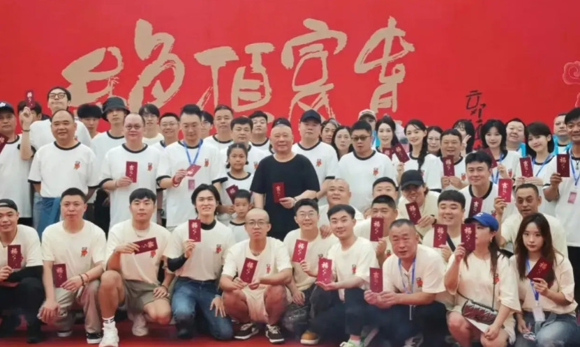 终于知道郭德纲，为什么热衷于拍电视剧了，演员全是德云社的人，既省了请演员的钱，又