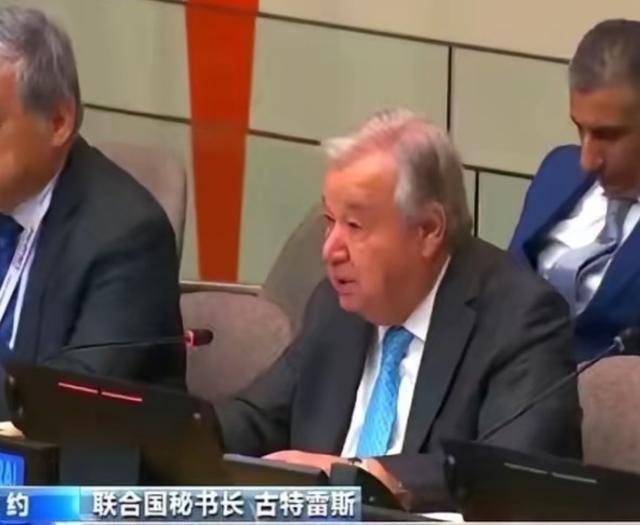 就差跪下了。联合国秘书长，古特雷斯，最近开会，就差没当着全世界的面说：兄弟们，行