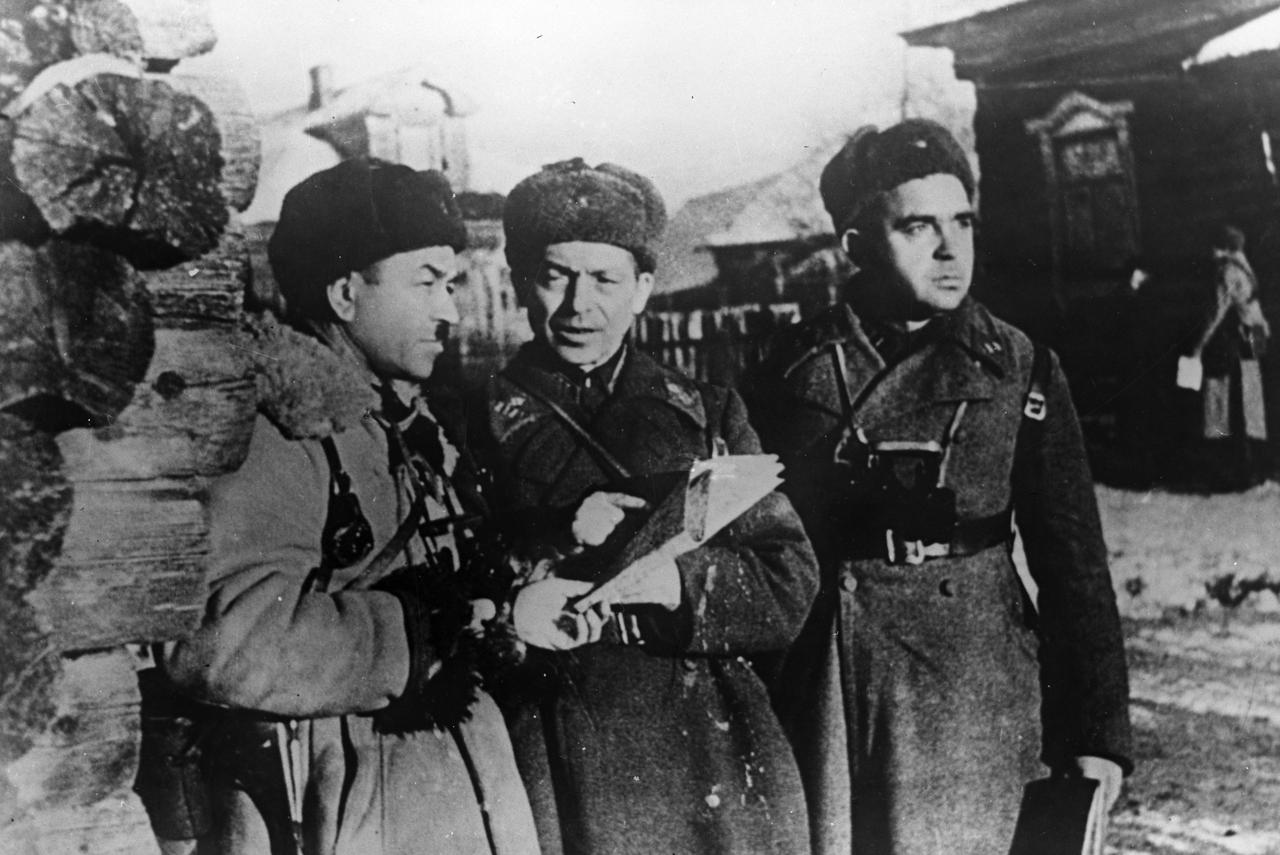 [呲牙笑]潘菲洛夫师长这胡子，看来是当时欧洲流行的样式啊——1941年11月18