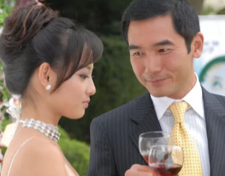 2007年，拍摄《又见一帘幽梦》时，方中信好不容易一口气背完了4页纸的台词，但张