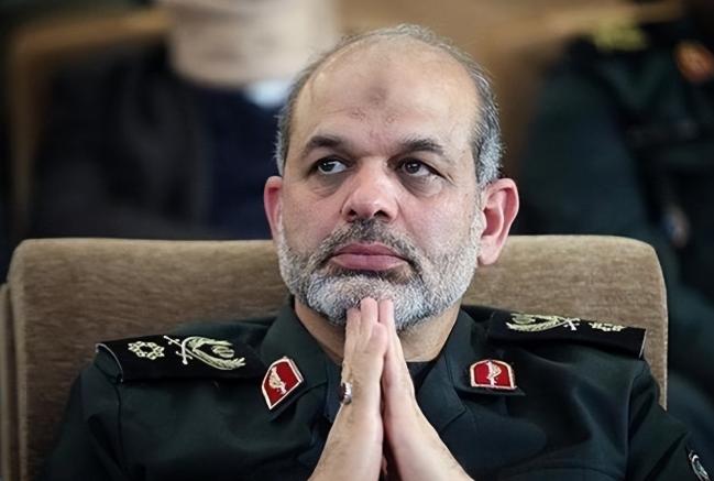 谁也没料到，搅动全球神经的中东变局，率先从伊朗内部爆出了大动作。4月19