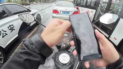 算了嘛警官，我给你讲解物理课吧 #谭谈交通 #交通安全 #正能量传递 #热点追踪