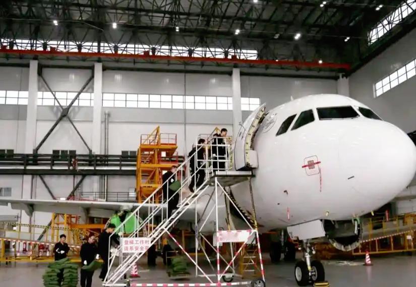 退役的飞机能值多少钱?以波音737-700为例,这架重约6.3万斤的飞机若按废铁