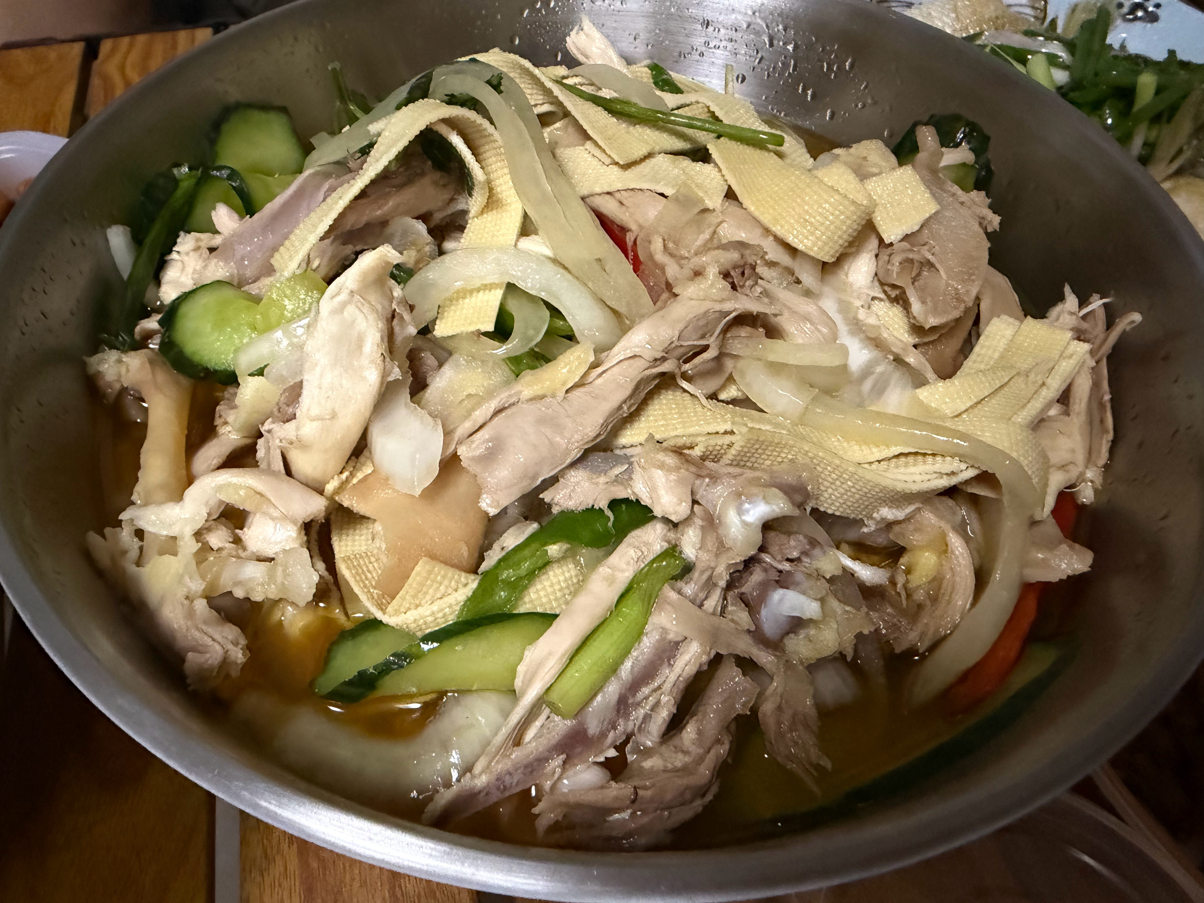 端午安康，吃点家常菜，就是这个新疆椒麻鸡份量有点大
