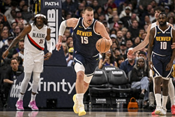 接下来两场可以轮休，保持健康掉到第五打火箭也行按照目前的战绩，火箭湖人接下来