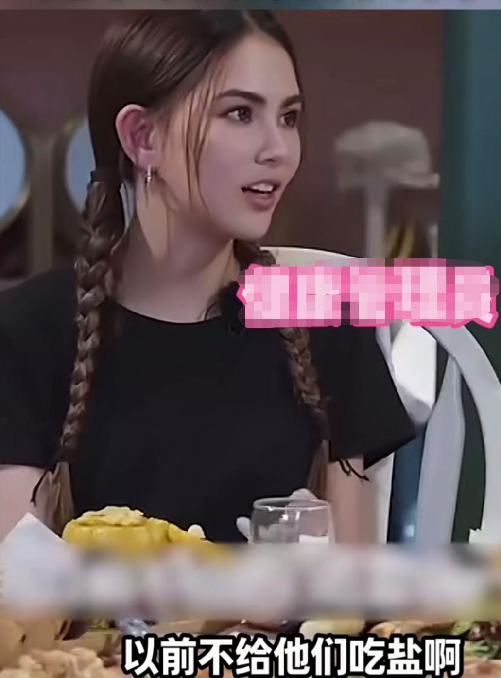 昆凌讲家庭教育，说：“以前不给他们吃盐啊，不给他们吃糖啊，什么的，爸爸这些都会给