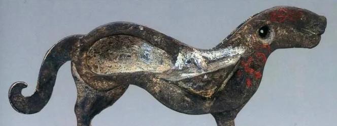 1975年，西安一小男孩玩泥巴，捡到一生锈铜老虎，拿到废品站卖，却只值3毛钱，便