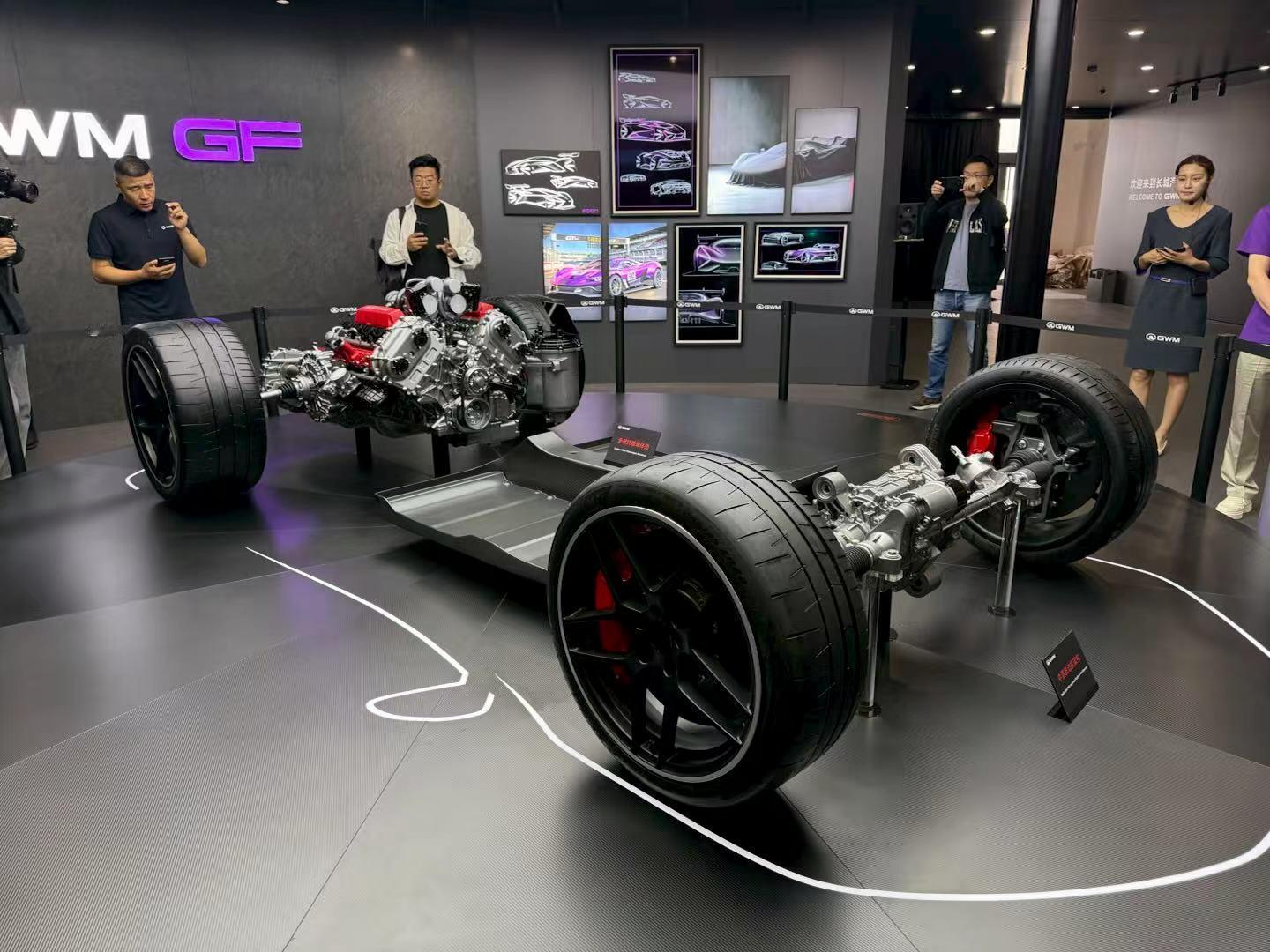 来逛了一下长城汽车展台，这次北京车展长城汽车展台燃油党们肯定不会错过的，毕竟这里