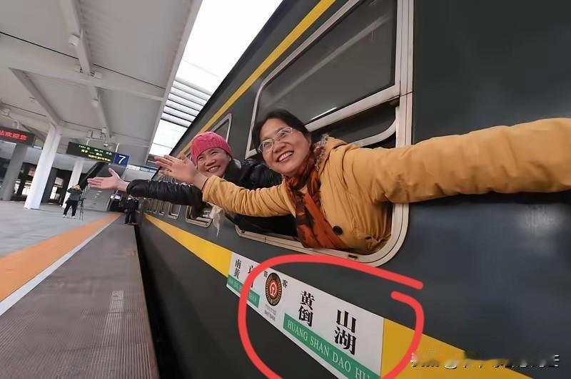退休后最爽的旅行是啥样？不是挤网红景点赶早班车，也不用对着攻略算时间，就特简单，