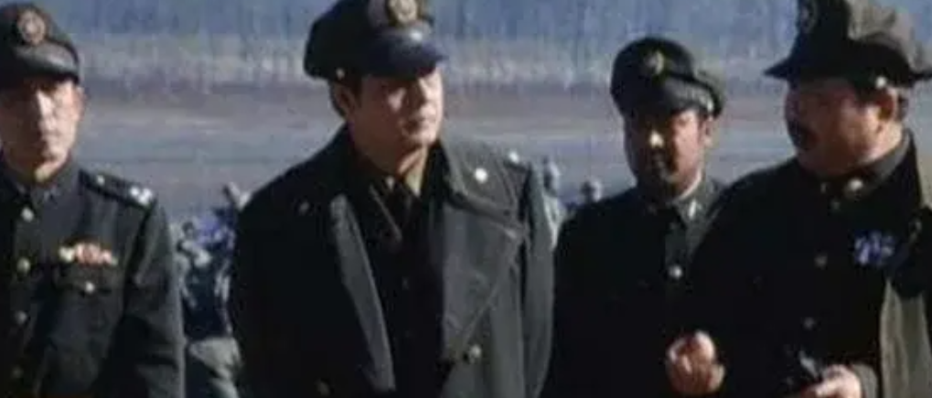 1948年10月23日，廖耀湘派宪兵去枪决作战不利的师长戴海容。宪兵闯进师部，戴