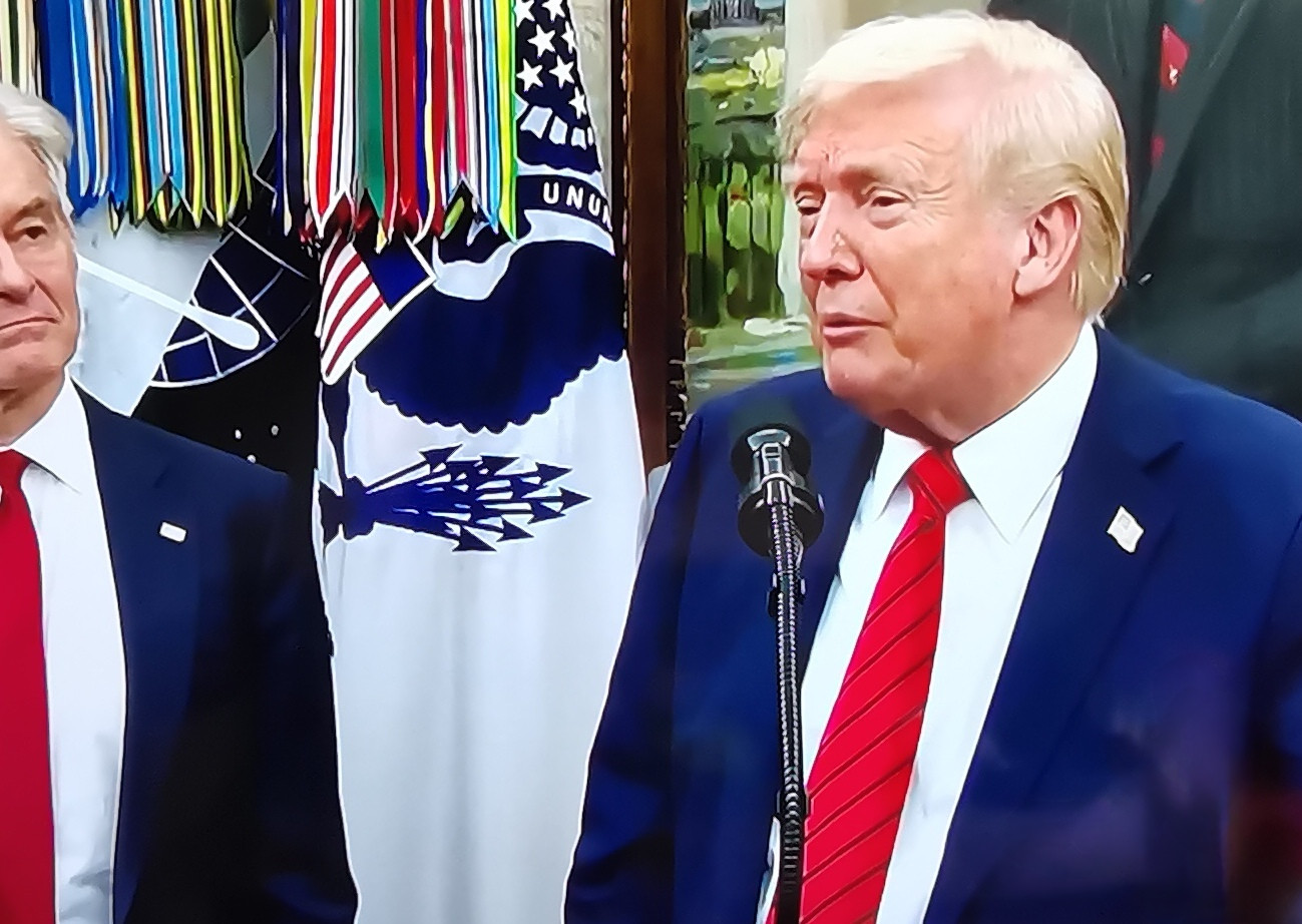 只有强者才会被尊重，特朗普更是只尊重强者。这不，东方大国都还没发邀请函，特朗普