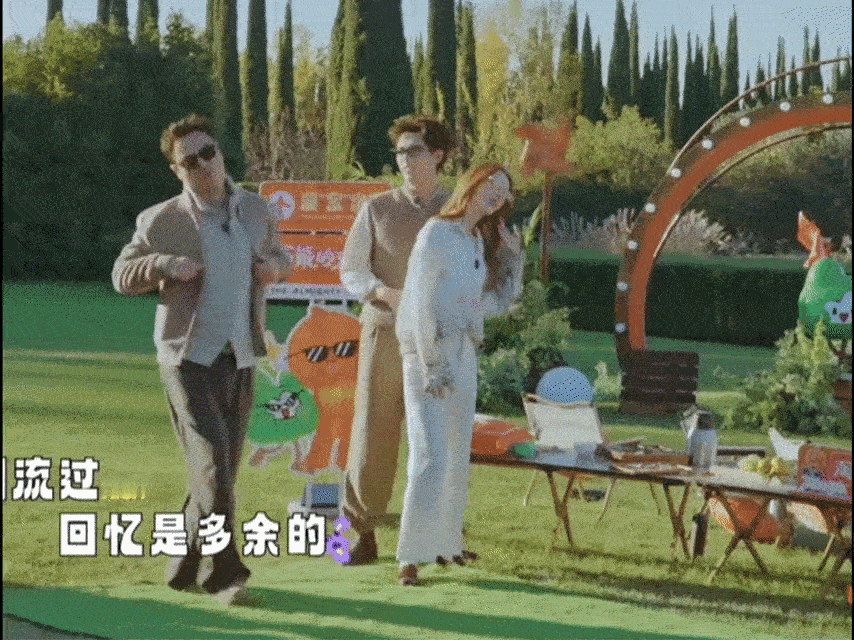 王安宇你快从沈腾身上下来节目里腾哥的舞蹈动作满是王安宇的影子，连贾冰都忍不住吐