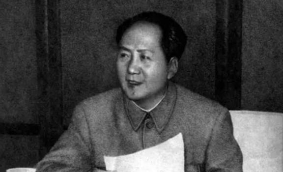 毛泽东主席三次警告美国。1950年秋，朝鲜半岛的战火已经烧到鸭绿江边。美