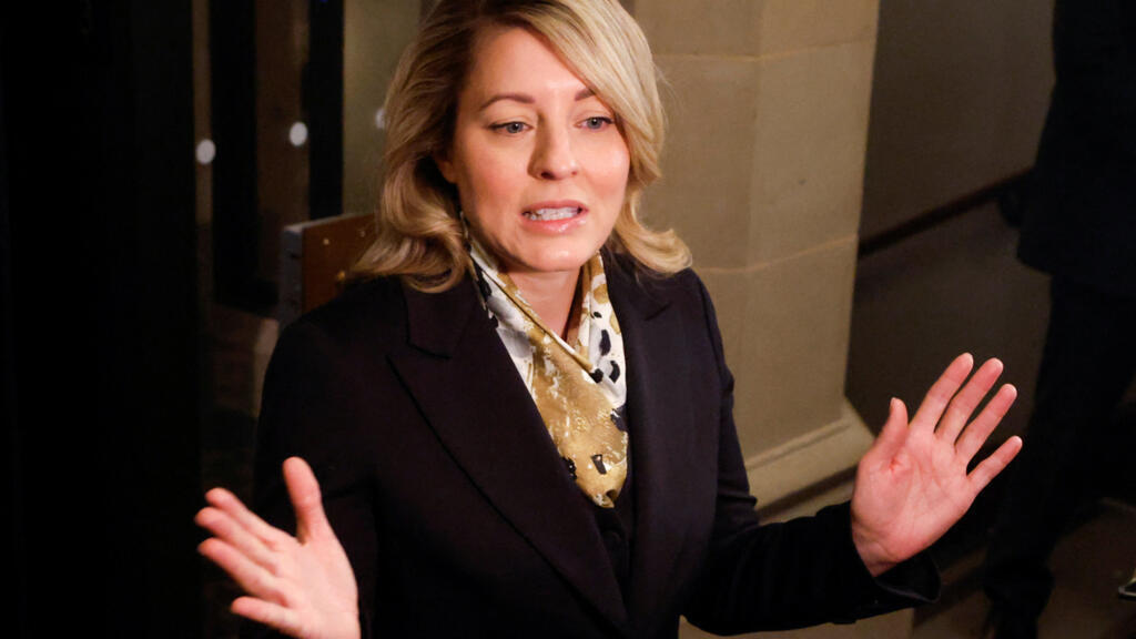 加拿大工业部长表示正努力促成中加合资制造电动汽车并销往全球。她称加拿大汽车零部件