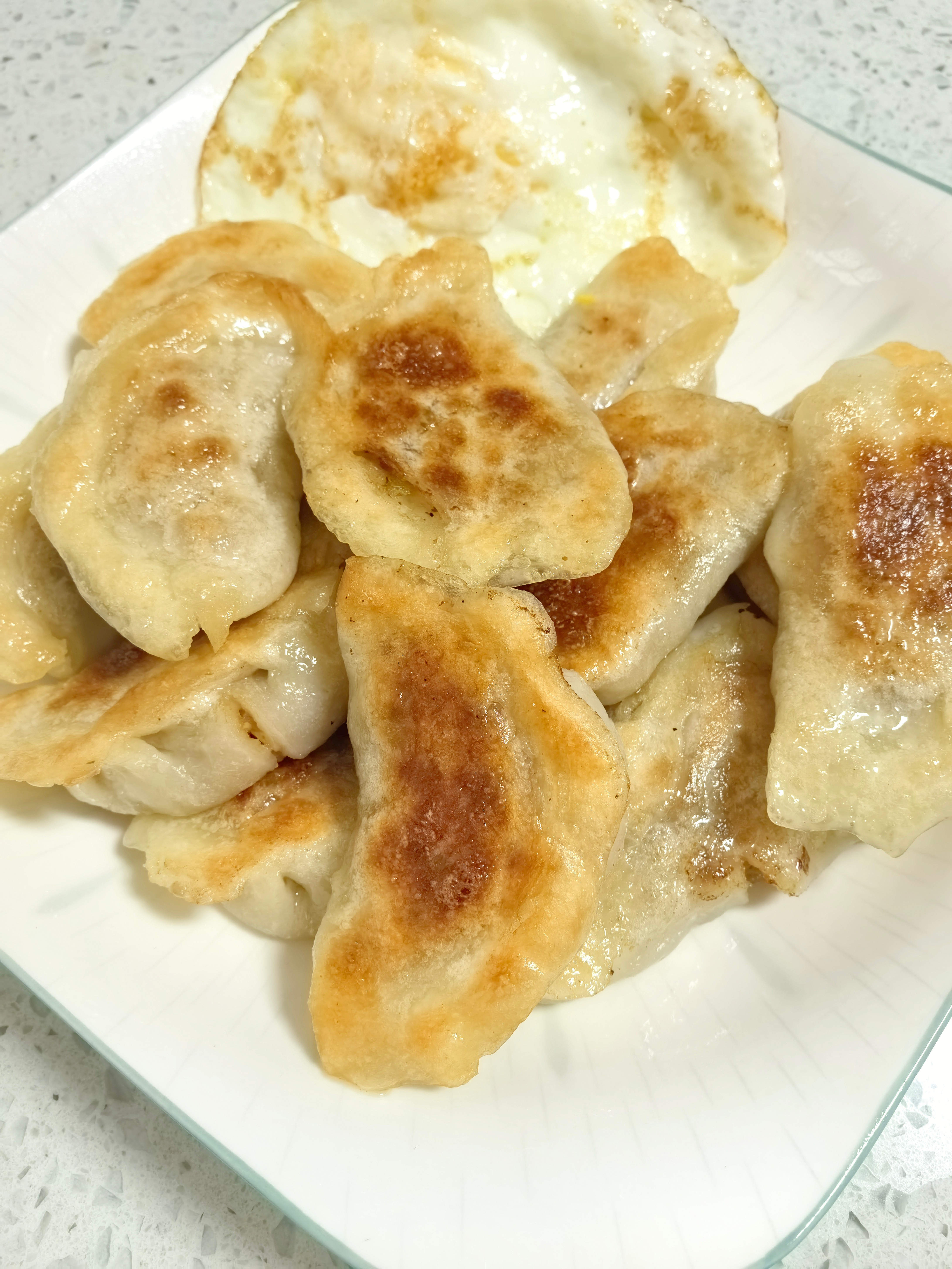 做份煎饺神兽吃饱出发上学了，一会儿再给室友做。每天早上两波早点啊～