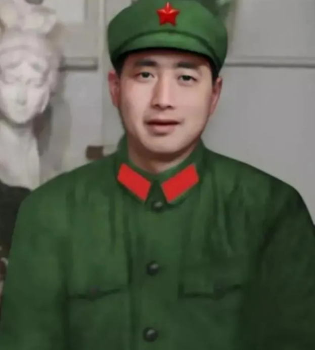 1979年，知青宋万春和战友外出采购，中午点了碗面条。一个女乞丐凑近，抓了一把面