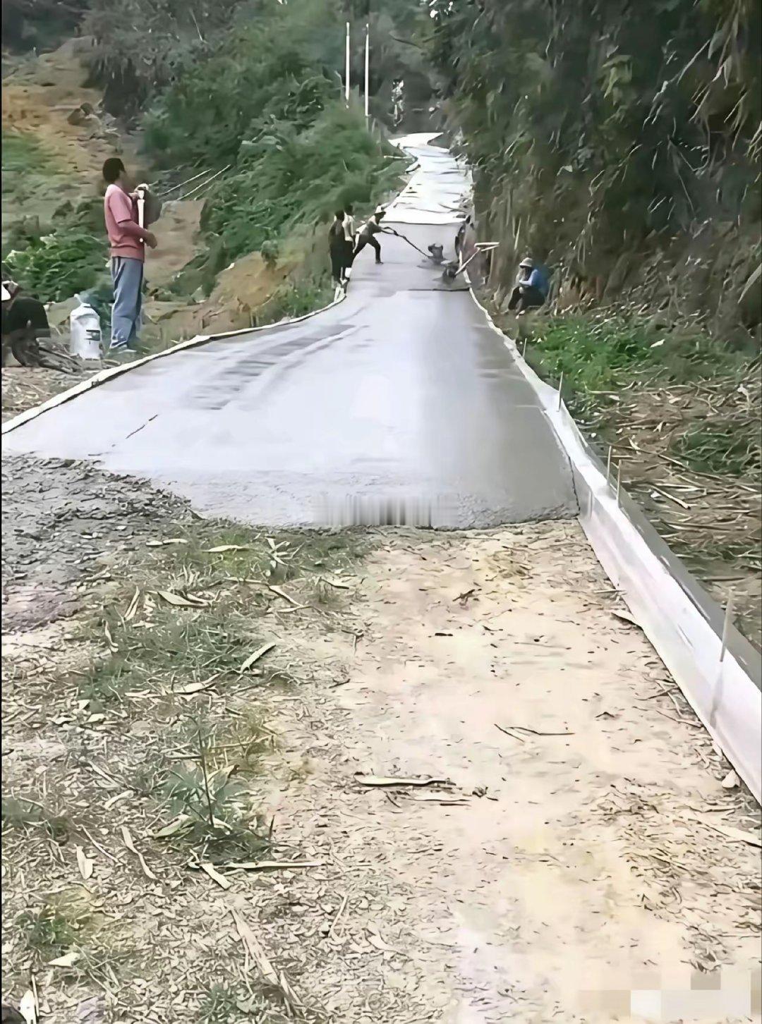 这样修水泥路不修也罢，大家说有修的必要吗！