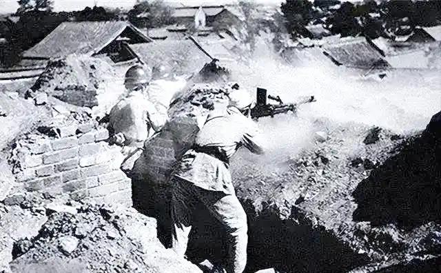 1948年初秋，济南战役的硝烟气息愈发浓烈。在第一次预备会议上，我们小组由郭